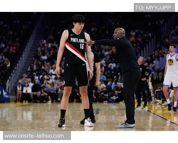 比卢普斯场下表现获高分评价小杨认为他值得8到9分